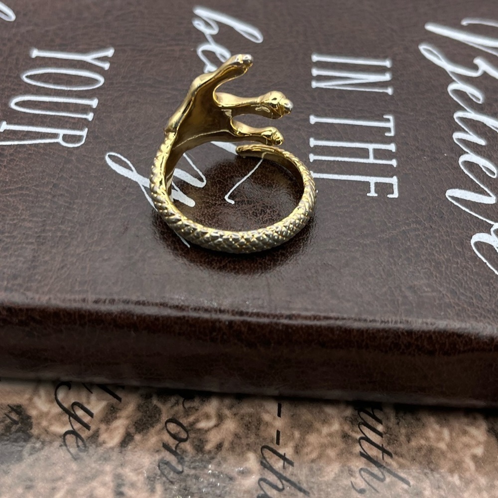 Vintage Gold Skeleton Hand Wrap Ring Gothic Halloween Punk Statement Size 7.5 - Picture 3 of 6